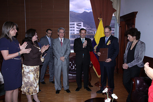 CONDECORACION EMBAJADOR SELA